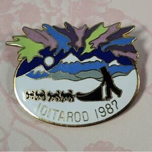 Northern Lights, Dogs & Sled Iditarod 1987 Pin for a Hat, Jacket or Backpack